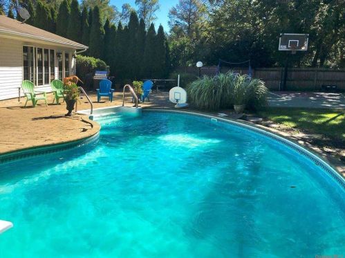 12 Belmar Ln, Commack NY 11725-1104 exterior