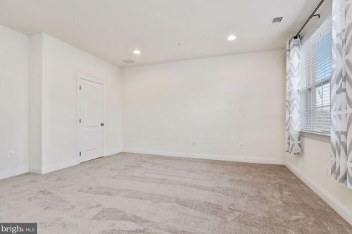 17028 Amity Dr, Rockville MD 20855-2578 exterior