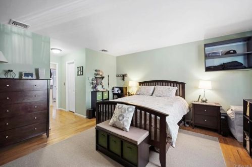 4 Grn Ave, Valley Cottage NY 10989-1807 exterior