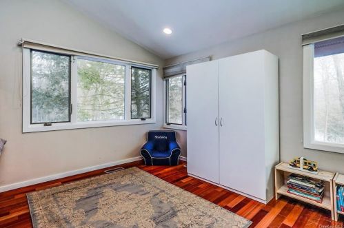 6 Half Mile Rd, Armonk NY exterior