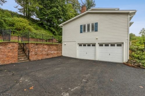 1401 Outlook Dr, Mountainside NJ 07092-1412 exterior