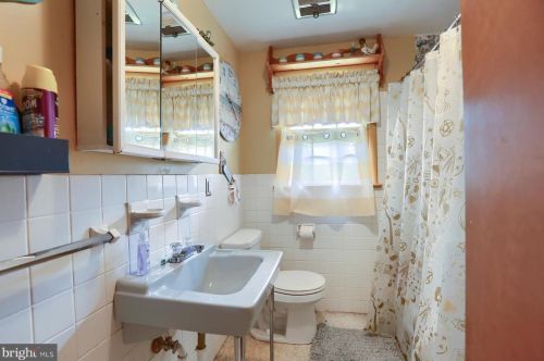 1918 Northbrook Dr, Lancaster PA 17601-4916 exterior