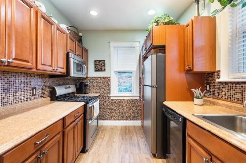 556 Perry Hwy, Pittsburgh PA 15229-2723 exterior