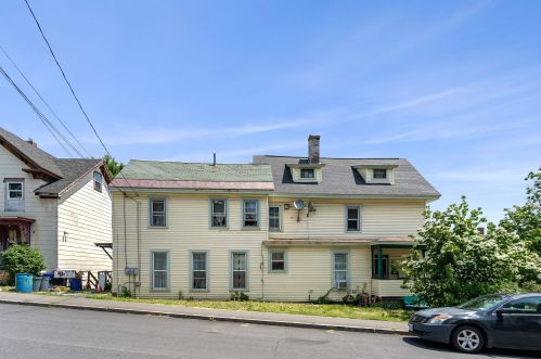 34 Maple St, Concord NH  03301-4201 exterior