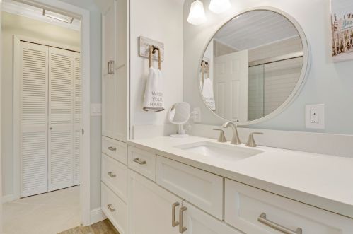 2910 Cates Cir, Fort Pierce FL  34952-5812 exterior