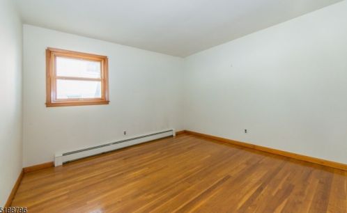 29 Westminster Ter, Town Center NJ 07052-2735 exterior