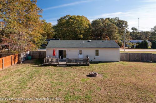 626 Berkeley Ave, Berkeley Township NJ 08721-3703 exterior