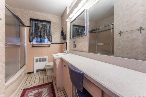 131 Bucknell Rd, Valley Stream NY 11580-5329 exterior