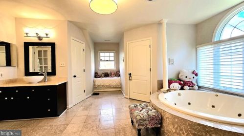 17815 Fraley Farm Rd, Rockville MD 20855-1664 exterior