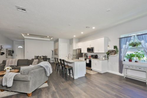 8704 El Portal Dr, Tampa FL  33604-1223 exterior