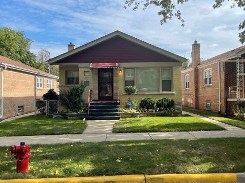 9225 Kingston Ave, Chicago, IL 60617-4040