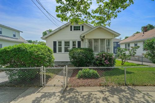 91 Chubbuck St, Quincy, MA 02169-8740
