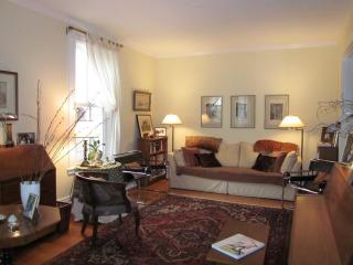 14 Linnaean St, Cambridge MA  02138-1614 exterior