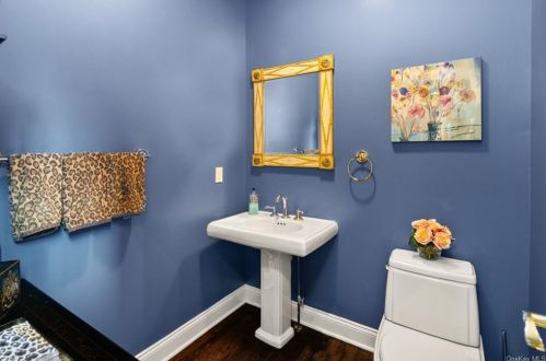 34 High St, Armonk NY 10504-1224 exterior