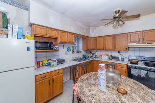 6048 Artesian Ave, Chicago IL 60659-2831 exterior