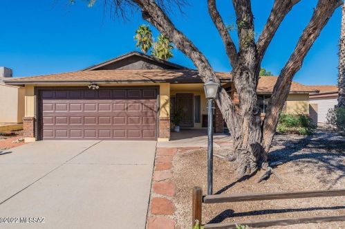 10043 Hawthorne St, Tucson, AZ 85748-1961