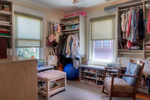 262 Gibbs Ave, Middletown RI 02840-2239 exterior