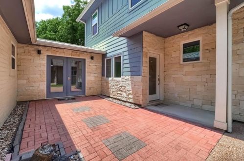 900 Capitol Ct, Austin TX  78756-2703 exterior