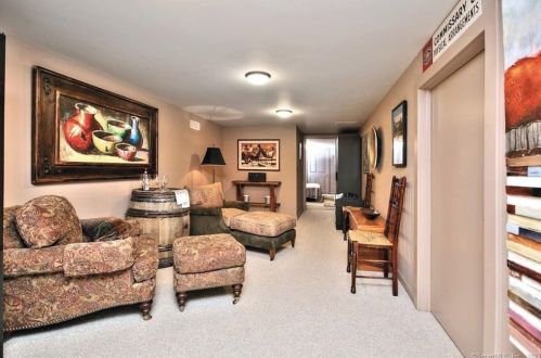 64 Bayberry Ln, Westport CT 06880-4031 exterior