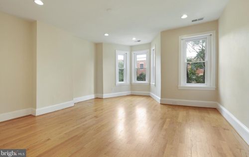 805 T St, Washington DC 20001-3127 exterior