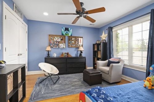 482 Prospect Ave, Elmhurst IL 60126-4325 exterior