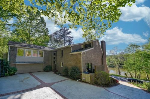 1010 Edgewater Dr, Atlanta, GA 30328-3512