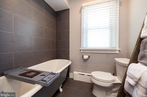 697 Hanover St, Pottstown PA 19464-4519 exterior