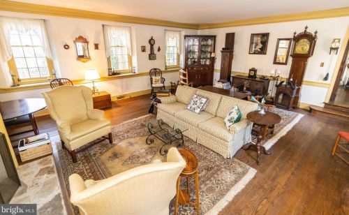 1110 Paxon Holw Rd, Media PA 19063-1116 exterior