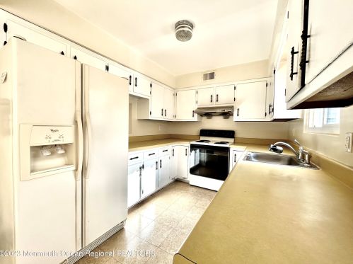 271 Clubhouse Dr, Middletown NJ 07748-1340 exterior