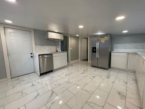 2022 Henry St, Meskegon MI  49441-3048 exterior