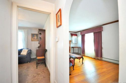 132 Walker St, Manchester CT 06040-4329 exterior