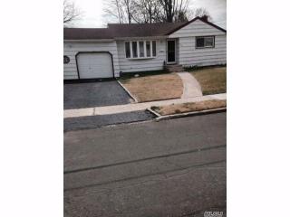 209 Farhan Ln, Babylon NY  11703-2508 exterior