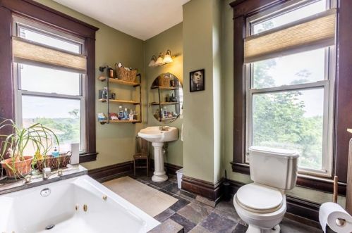 1406 Creedmoor Ave, Pittsburgh PA 15226-2438 exterior