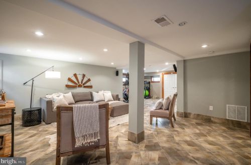 104 Monroe Ave, Alexandria VA 22301-1922 exterior