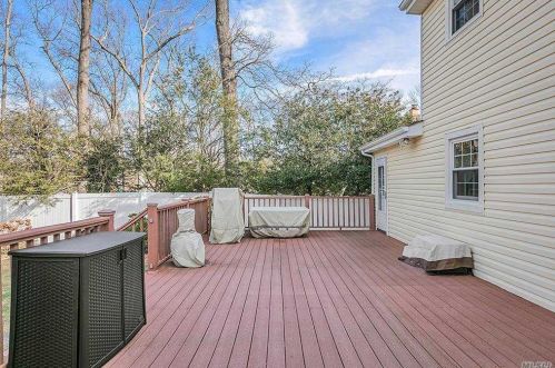 11 Locust Pl, Huntington Station NY 11746-4233 exterior