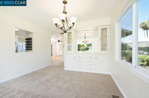 2081 Dalis Dr, Concord CA 94520-5423 exterior