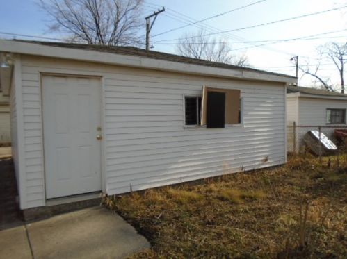 8455 King Dr, Chicago, IL 60619-6033