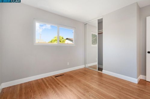 5507 Alaska Dr, Concord CA  94521-4009 exterior