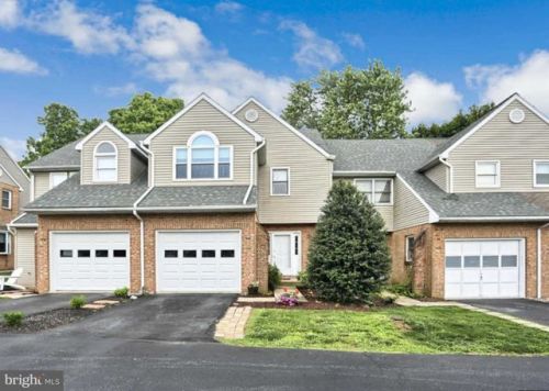 1682 Macintosh Way, Hummelstown PA  17036-8725 exterior