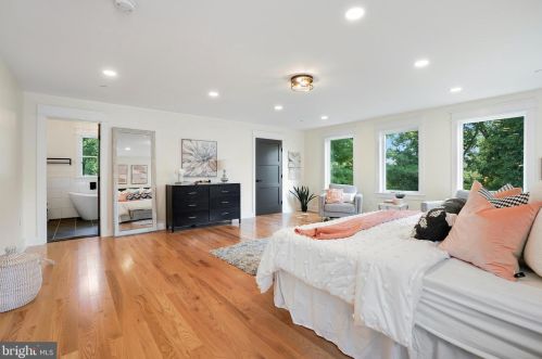 102 Ritchie Ave, Silver Spring MD  20910-5112 exterior