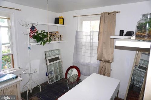 2237 Carpenter St, Philadelphia PA 19146-2418 exterior