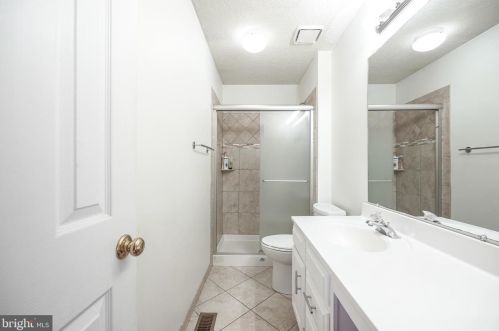 42 Hamilton Lk Dr, Trenton NJ 08619-3437 exterior