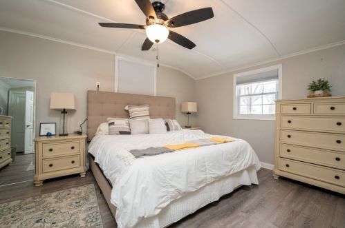 61 Forris St, West Springfield MA 01089-2380 exterior