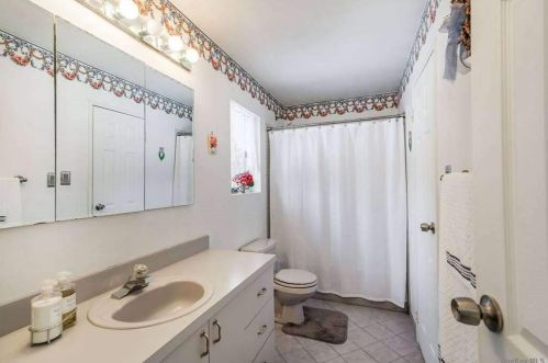 10 Pawnee Dr, Commack NY 11725-4210 exterior