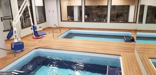 1420 Locust St, Philadelphia PA 19102-4201 exterior