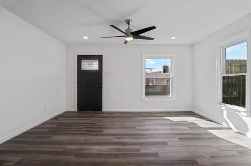 2521 Amelia St, Dallas TX  75235-8222 exterior