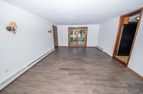 12 Cleveland St, Enfield CT 06082-5308 exterior