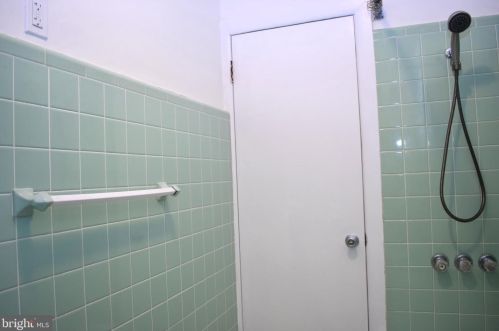 338 Jackson St, Philadelphia PA 19148-3308 exterior