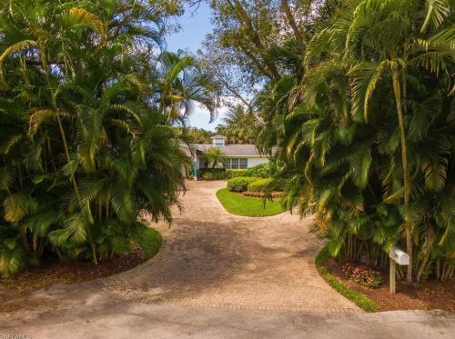 515 Yucca Rd, Naples FL 34102-5164 exterior