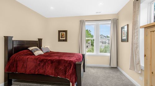 3935 Drake Ave, Chicago IL 60618-2219 exterior